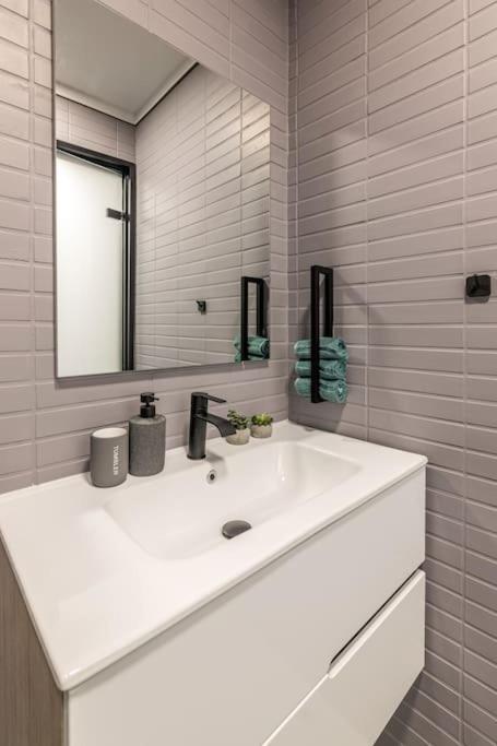 Maricool Minimal Spacious Downtown Loft Kandiye Dış mekan fotoğraf